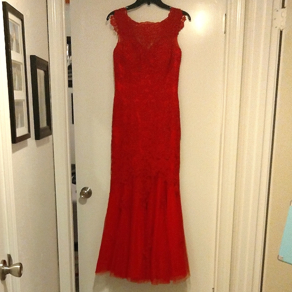 Elegant Red Lace Evening Gown
